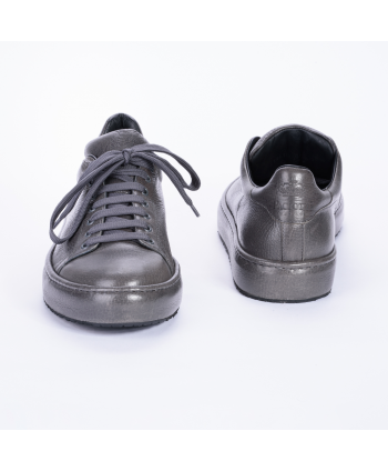 Sneakers Cesare Paciotti 4US Made in Italyi n morbidissima pelle colore grigio antracite.
