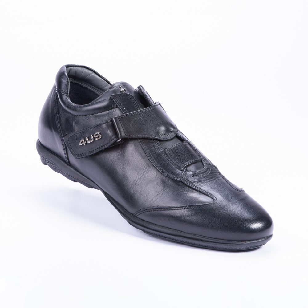 Sneakers Cesare Paciotti 4US Made in Italy in pelle colore nero.